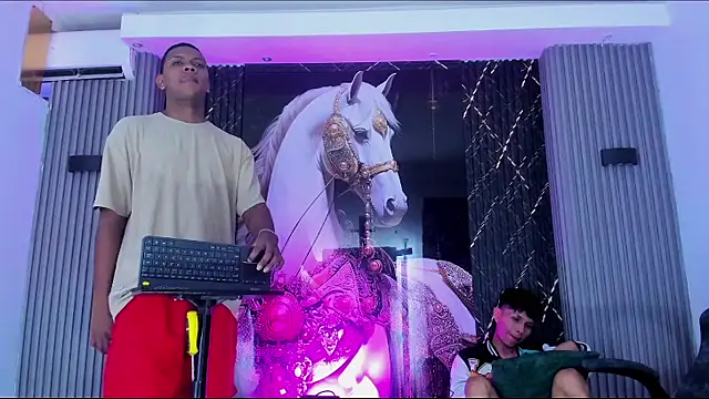 The Boy King online show from December 21, 7:43 pm