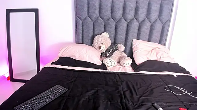 ArihanaTylor online show from November 14, 1:48 am