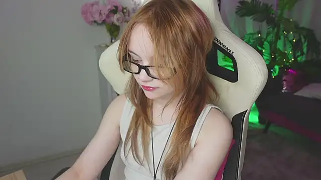 Snapshot of Staymonica chatting on February 6, 12:52 pm Staymonica online show from February 6, 12:52 pm