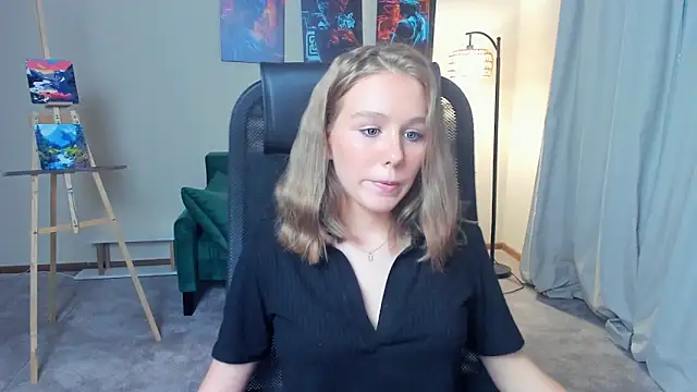 TienKnous online show from October 2, 2:57 pm