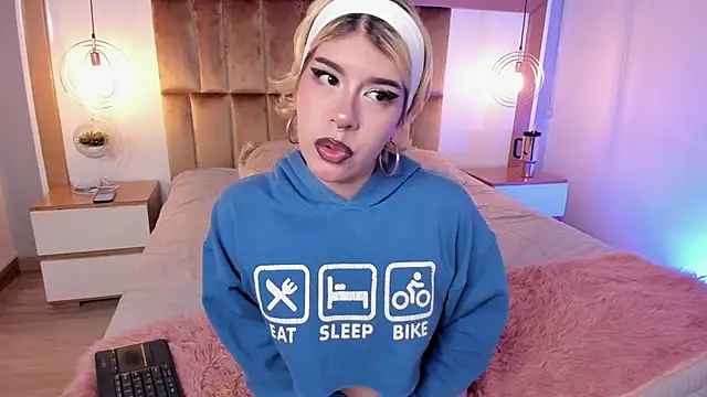 Snapshot of SamyShark chatting on January 15, 5:34 am SamyShark online show from January 15, 5:34 am