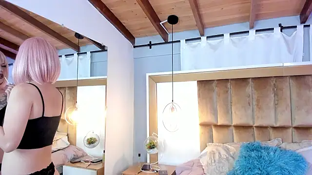 Snapshot of SamyShark chatting on February 10, 6:28 am SamyShark online show from February 10, 6:28 am