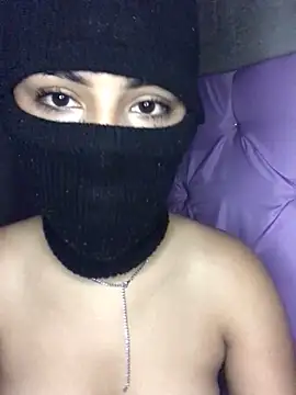Snapshot of VANNESA_00 chatting on October 16, 9:32 am VANNESA 00 online show from October 16, 9:32 am