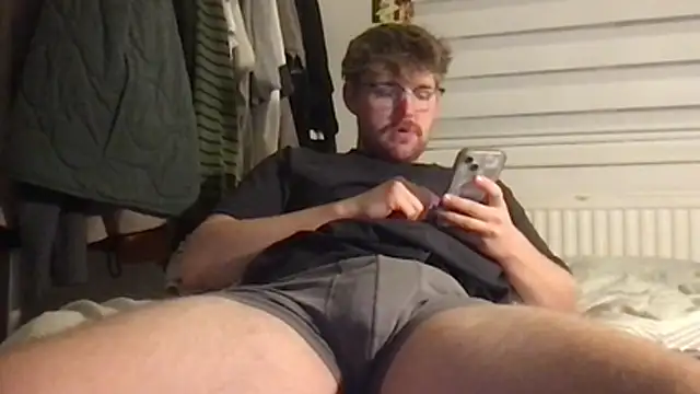 Snapshot of Angus80085 chatting on October 22, 5:45 pm Angus80085 online show from October 22, 5:45 pm