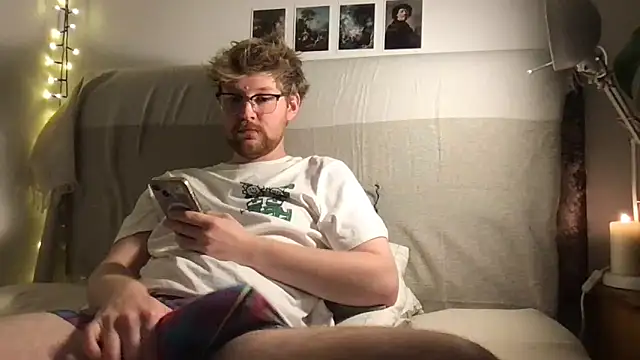 Snapshot of Angus80085 chatting on November 13, 9:36 pm Angus80085 online show from November 13, 9:36 pm