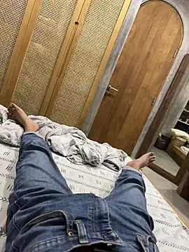 HenryLee1983-cums online show from October 5, 2:15 pm