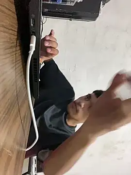 Snapshot of feetbooy chatting on November 29, 11:52 pm feetbooy online show from November 29, 11:52 pm