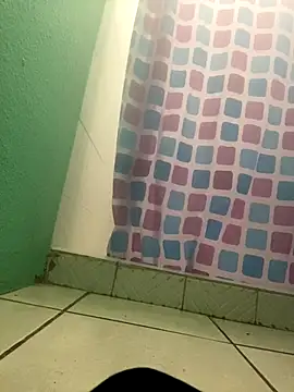 Snapshot of feetbooy chatting on December 1, 1:32 am feetbooy online show from December 1, 1:32 am