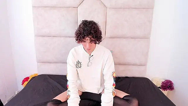 Scaarlett 22  online show from October 19, 5:24 pm