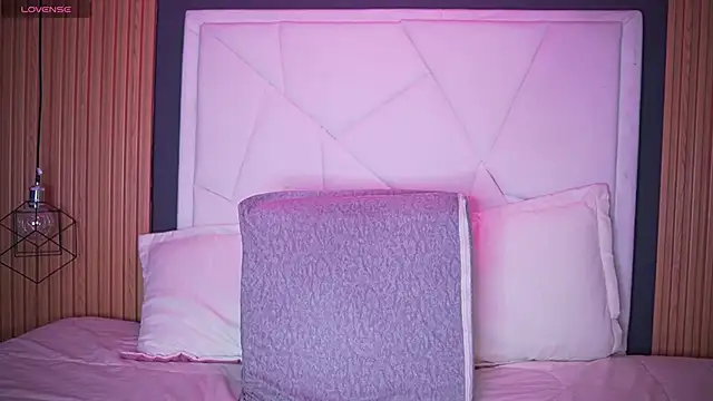 Emily Roberts9 online show from April 1, 11:44 am