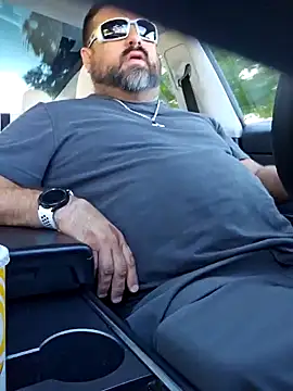 Roddog18 online show from October 30, 9:37 pm