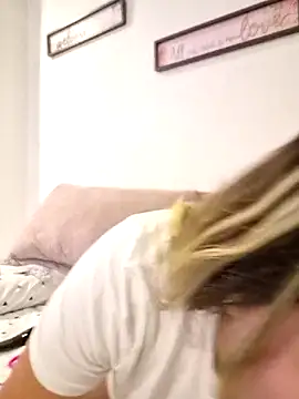 Zoe riivas online show from April 18, 11:03 am