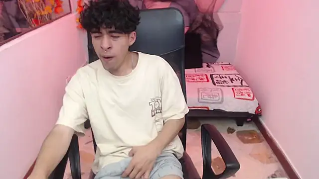 Liil boy online show from October 17, 3:53 am