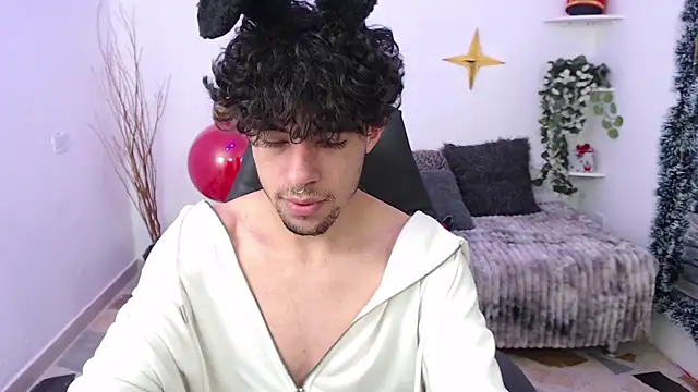 Liil boy online show from December 17, 12:44 pm