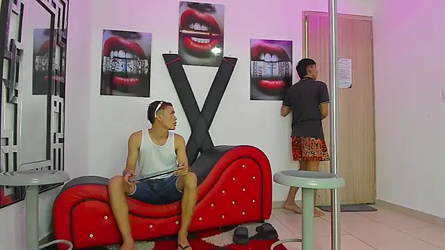 Snapshot of VERY_HOT_GUYS chatting on October 13, 1:38 am VERY HOT GUYS online show from October 13, 1:38 am