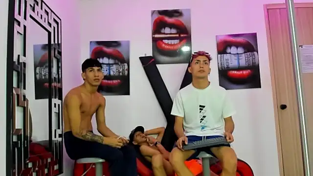 Snapshot of VERY_HOT_GUYS chatting on November 1, 1:29 am VERY HOT GUYS online show from November 1, 1:29 am