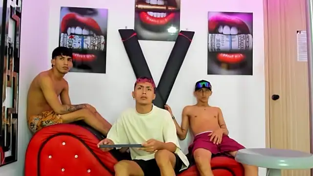 Snapshot of VERY_HOT_GUYS chatting on November 3, 1:45 pm VERY HOT GUYS online show from November 3, 1:45 pm