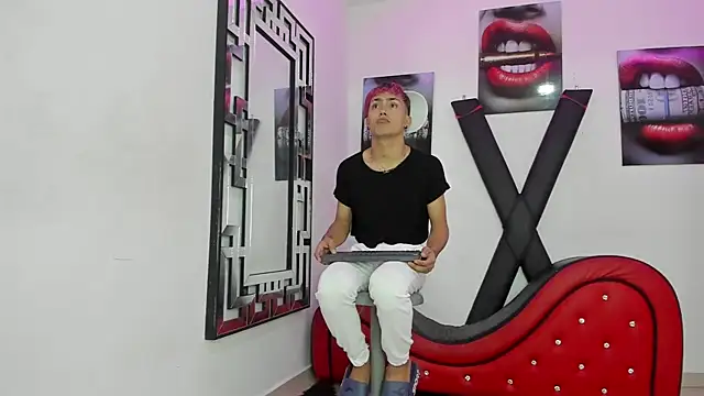 Snapshot of VERY_HOT_GUYS chatting on November 6, 1:28 am VERY HOT GUYS online show from November 6, 1:28 am