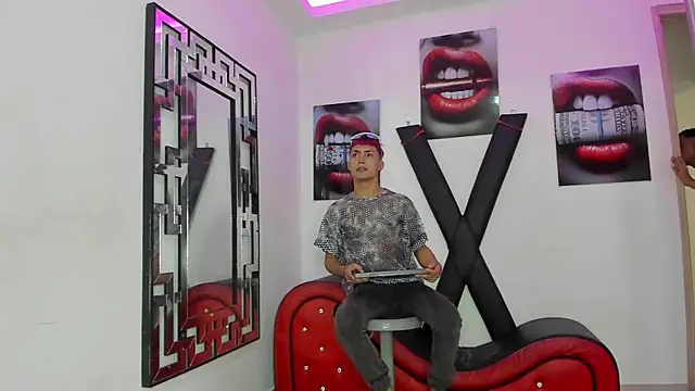 Snapshot of VERY_HOT_GUYS chatting on November 8, 1:28 am VERY HOT GUYS online show from November 8, 1:28 am