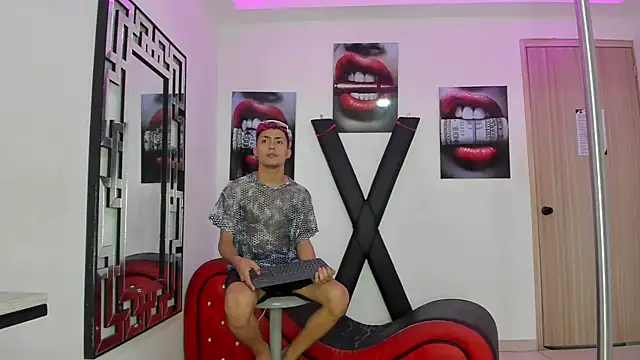 Snapshot of VERY_HOT_GUYS chatting on November 12, 1:28 am VERY HOT GUYS online show from November 12, 1:28 am