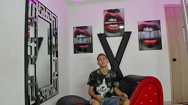 Snapshot of VERY_HOT_GUYS chatting on November 27, 1:13 pm VERY HOT GUYS online show from November 27, 1:13 pm