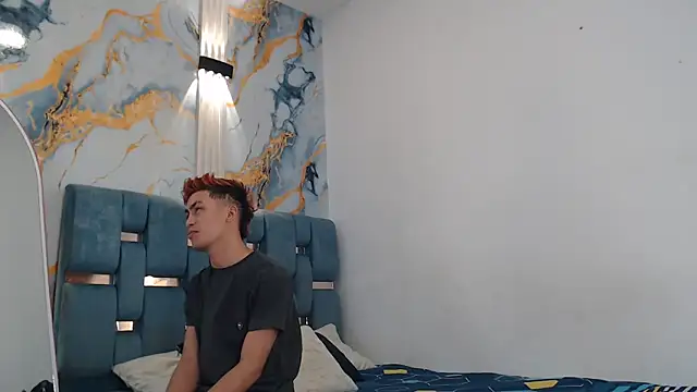 VERY HOT GUYS online show from February 7, 1:15 pm