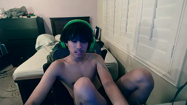 youngasianboy2007 online show from October 12, 5:06 am