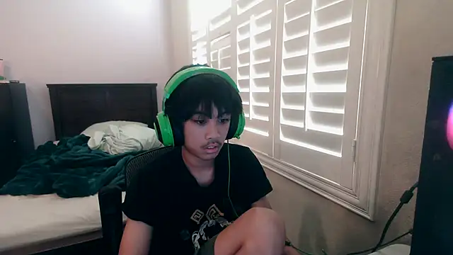 youngasianboy2007 online show from October 24, 5:31 pm