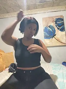 Snapshot of MissBubbles04 chatting on November 2, 6:32 pm MissBubbles04 online show from November 2, 6:32 pm