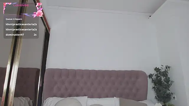 Naughty kittyy1 online show from October 13, 8:47 am