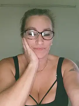 Snapshot of Fifi83Bell chatting on October 3, 7:33 pm Fifi83Bell online show from October 3, 7:33 pm