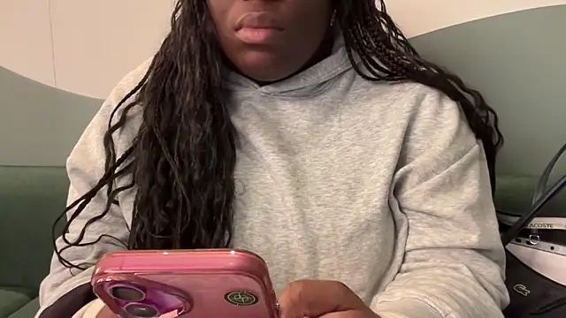 nanaisbackk online show from December 19, 8:54 am