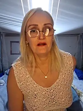 Jenny Blum online show from December 17, 11:05 am