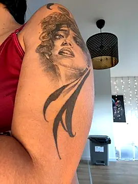 LaPetiteKim online show from October 24, 12:01 pm