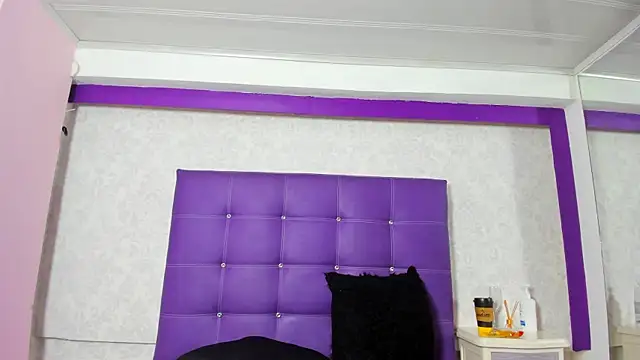 LeaMoreau22 online show from October 21, 11:00 am