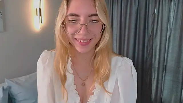 Snapshot of KatherineWill chatting on October 22, 12:16 pm KatherineWill online show from October 22, 12:16 pm