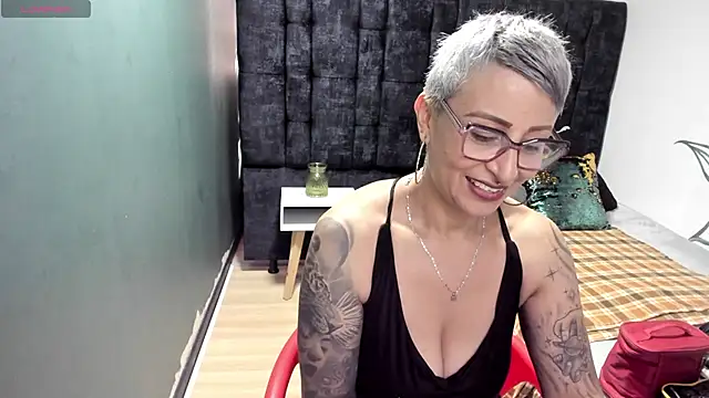 Charlotte  Gray online show from December 13, 8:04 pm