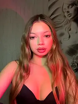 Snapshot of _Siennaaa_ chatting on October 6, 7:44 pm  Siennaaa  online show from October 6, 7:44 pm