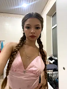 Snapshot of _Siennaaa_ chatting on October 10, 9:25 pm  Siennaaa  online show from October 10, 9:25 pm