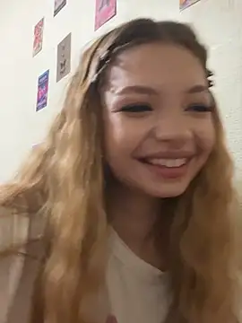 Snapshot of _Siennaaa_ chatting on October 11, 9:02 pm  Siennaaa  online show from October 11, 9:02 pm