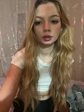 Snapshot of _Siennaaa_ chatting on October 21, 4:51 pm  Siennaaa  online show from October 21, 4:51 pm