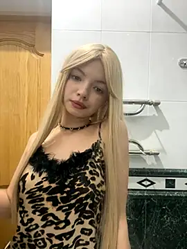 Snapshot of _Siennaaa_ chatting on October 25, 8:47 pm  Siennaaa  online show from October 25, 8:47 pm