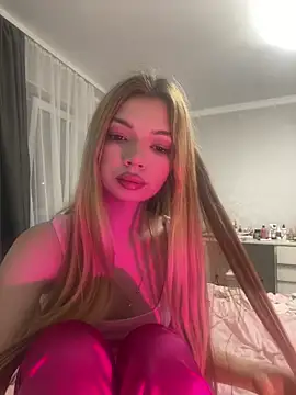 Snapshot of _Siennaaa_ chatting on February 6, 10:57 pm Siennaaa online show from February 6, 10:57 pm