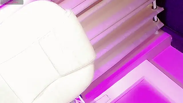 Snapshot of Daphnne_XXX chatting on October 1, 3:34 am Daphnne XXX online show from October 1, 3:34 am