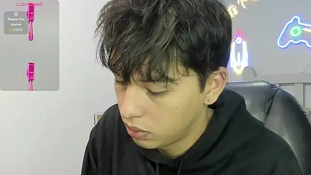 StiwenTwink online show from December 14, 1:05 pm