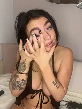 Snapshot of LolaReaX chatting on November 5, 6:13 am LolaReaX online show from November 5, 6:13 am