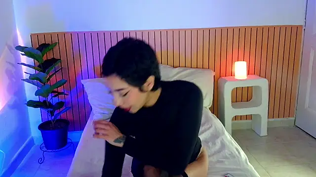 emma web  online show from May 27, 5:32 pm