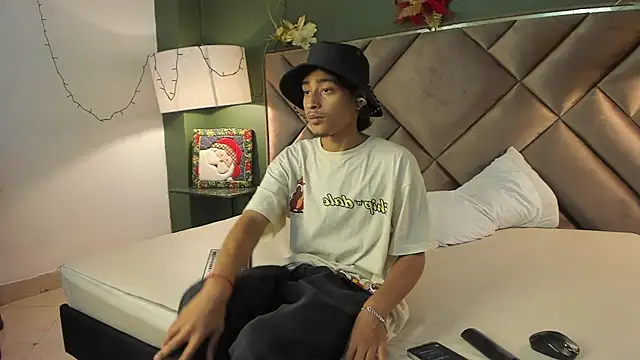 Dickie Dicking online show from December 15, 10:25 pm