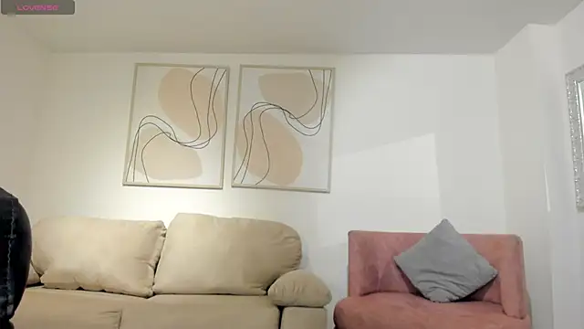 EmilyJohnsonX1 online show from December 13, 8:25 pm