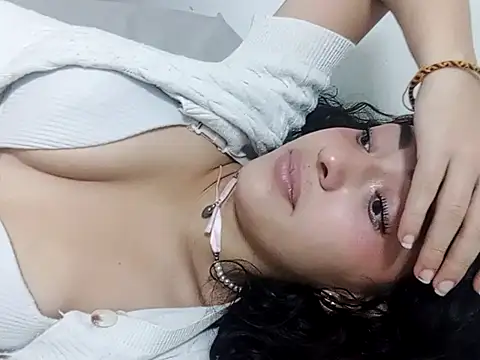 JuliethaFox online show from May 16, 7:34 pm
